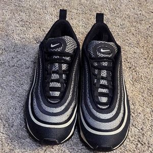 Women Air Max Black, Grey, and White Sneakers